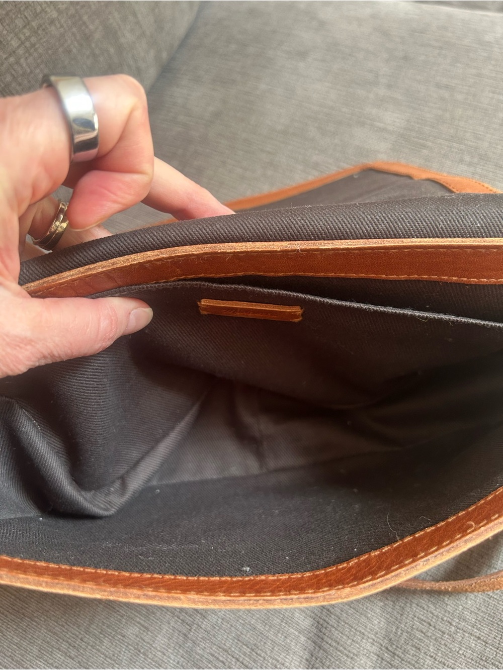 $15 in a bundle Madewell Transport Flap Bag English Saddle leather - Picture 6 of 14
